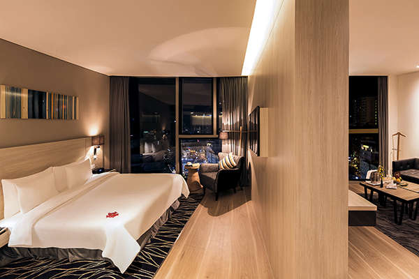Là thiết kế của sự hiện đại và thời thượng, với 171 phòng nghỉ, Liberty  Central Saigon Citypoint là sự kết hợp nổi bật của những tiện nghi và sự  thoải mái nhằm mang đến những trải nghiệm khó quên cho khách hàng. Tại Liberty  Central Saigon Citypoint ...